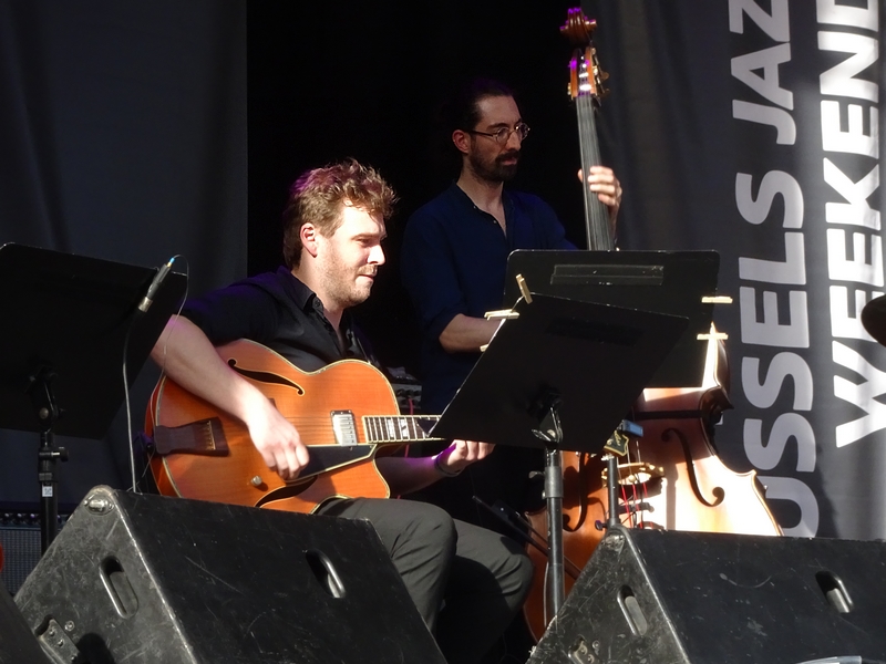 Guillaume Gillain (guitare) et Fil Caporali (contrebasse)